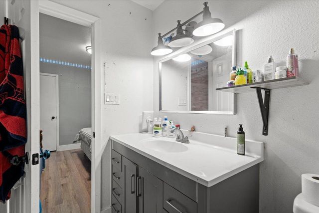 5104 Acorn CV, Austin, TX 78744