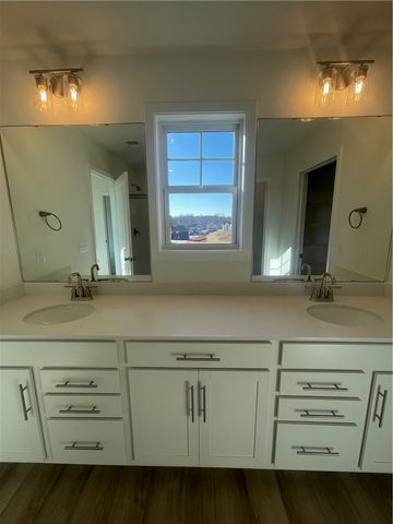 33 Halsey Street, Central, SC 29630