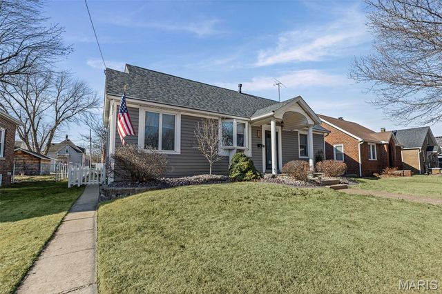614 Olive Street, Highland, IL 62249