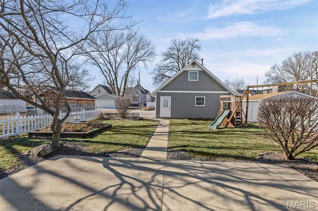 614 Olive Street, Highland, IL 62249