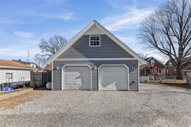 614 Olive Street, Highland, IL 62249