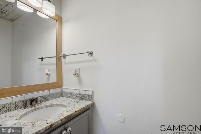 13505 COATES LN, Herndon, VA 20171