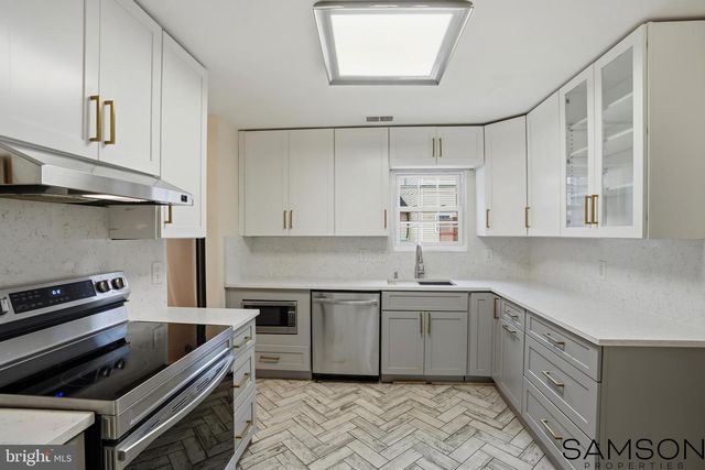 13505 COATES LN, Herndon, VA 20171