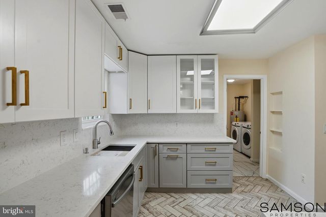 13505 COATES LN, Herndon, VA 20171