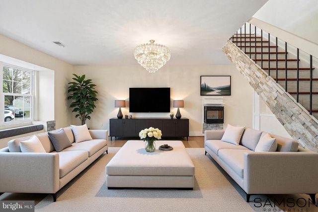 13505 COATES LN, Herndon, VA 20171