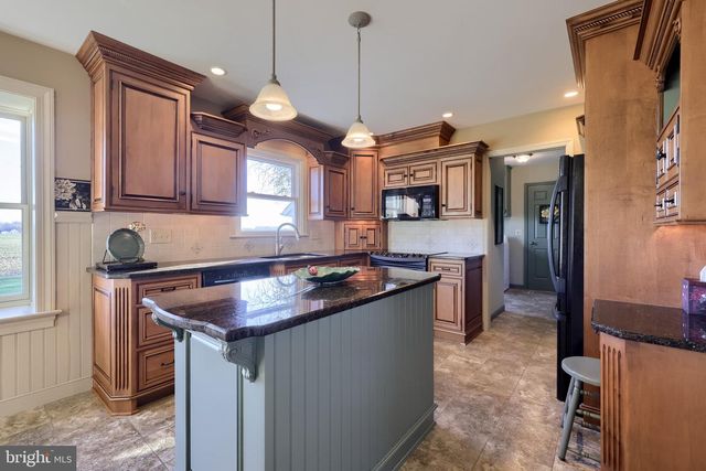 2 MILL RIDGE CT, Lancaster, PA 17601