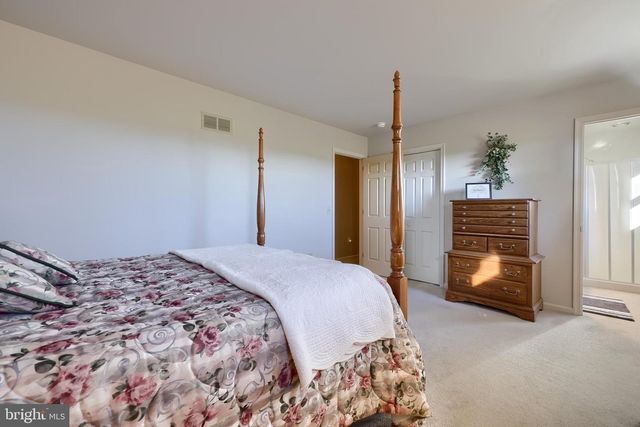 2 MILL RIDGE CT, Lancaster, PA 17601