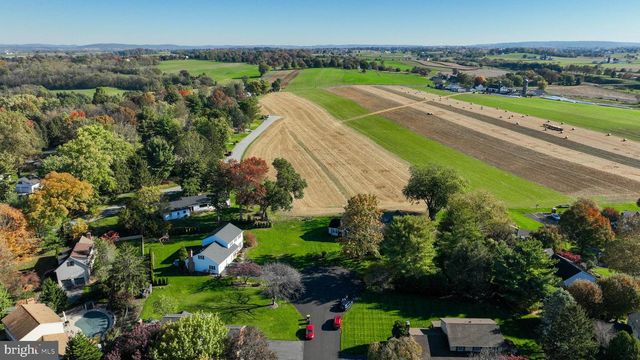 2 MILL RIDGE CT, Lancaster, PA 17601