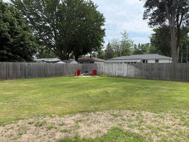 925 Wendover Boulevard, Norton Shores City, MI 49441