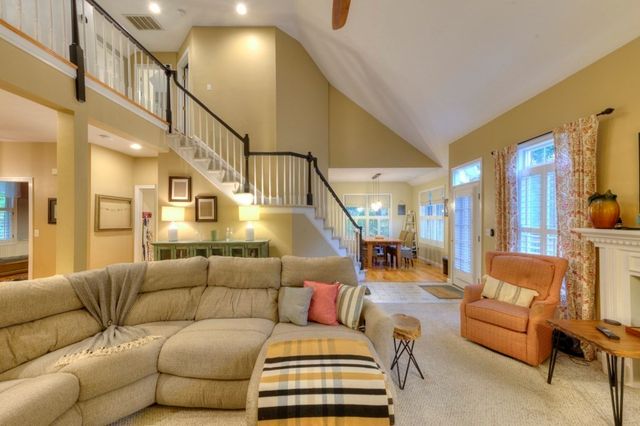 5 Quirk Cir, Milford, MA 01757