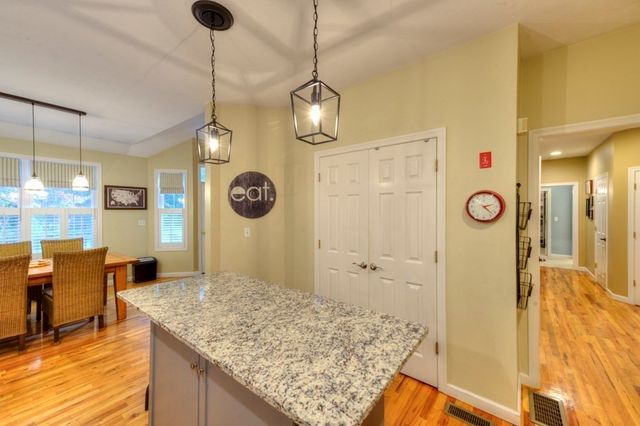 5 Quirk Cir, Milford, MA 01757