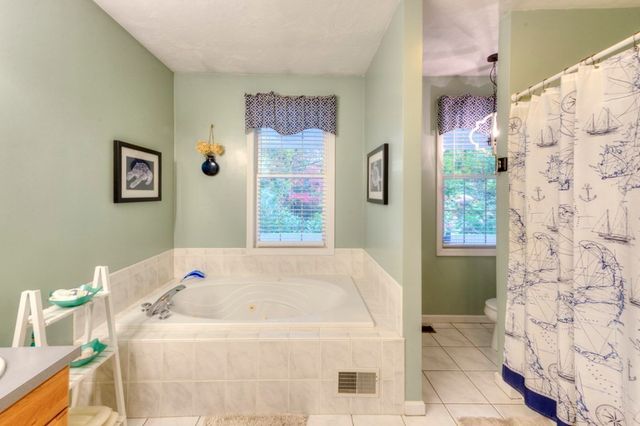 5 Quirk Cir, Milford, MA 01757