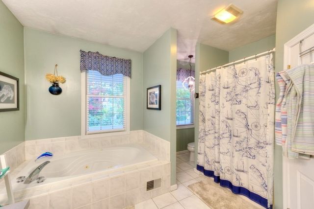 5 Quirk Cir, Milford, MA 01757