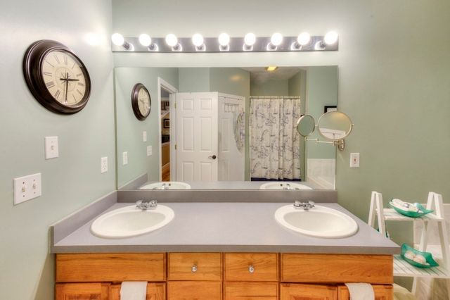 5 Quirk Cir, Milford, MA 01757