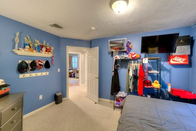 5 Quirk Cir, Milford, MA 01757