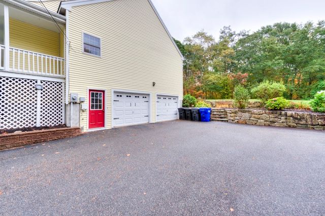 5 Quirk Cir, Milford, MA 01757