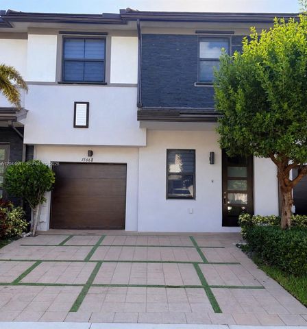15668 NW 91st Ct, Miami Lakes, FL 33018