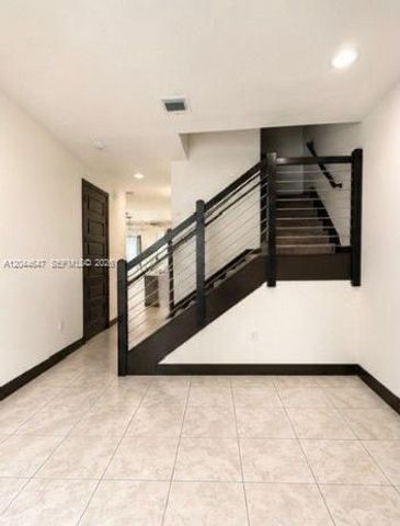 15668 NW 91st Ct, Miami Lakes, FL 33018