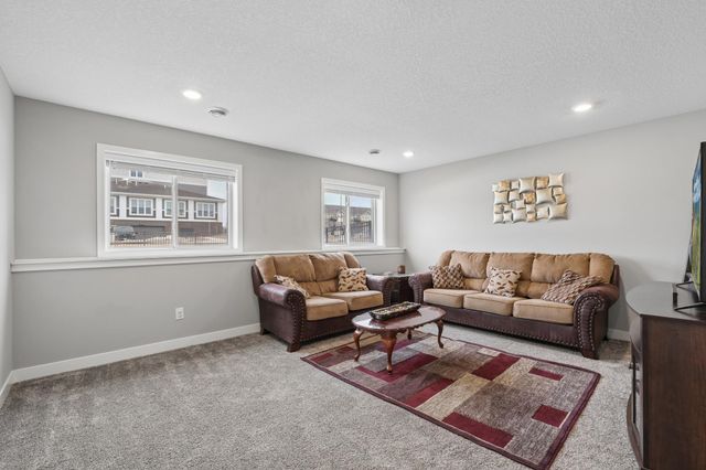 1360 Chestnut Circle, Carver, MN 55315