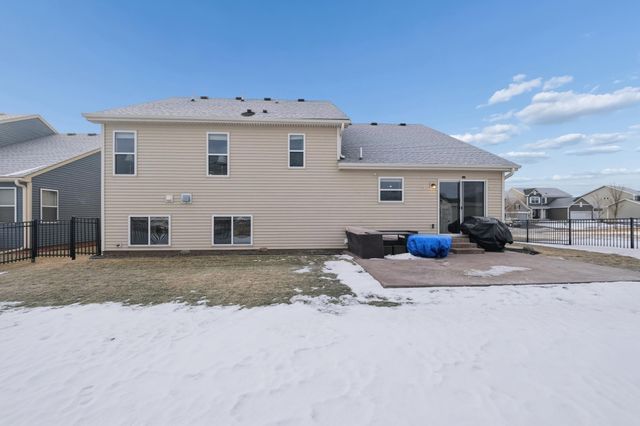1360 Chestnut Circle, Carver, MN 55315