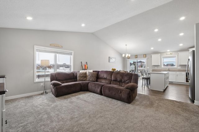 1360 Chestnut Circle, Carver, MN 55315