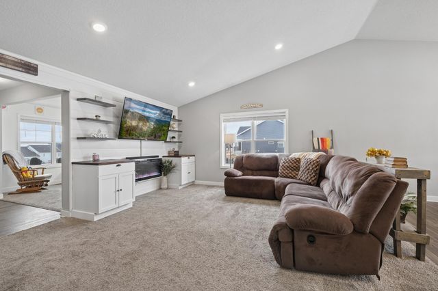 1360 Chestnut Circle, Carver, MN 55315