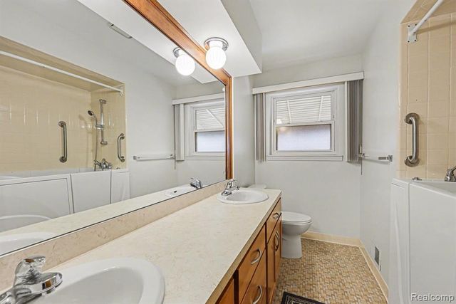 31036 Palomino Drive, Warren, MI 48093