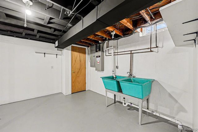 31036 Palomino Drive, Warren, MI 48093