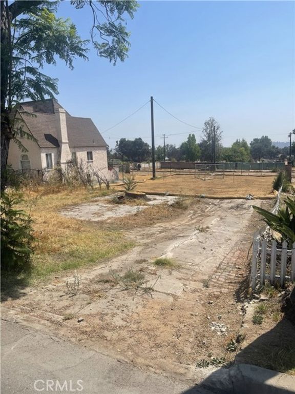 318 W Altadena Drive, Altadena, CA 91001