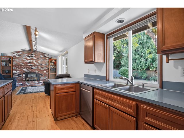 844 Ne BALDWIN Dr, Hillsboro, OR 97124