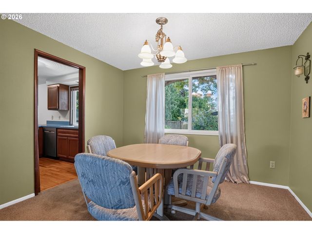 844 Ne BALDWIN Dr, Hillsboro, OR 97124