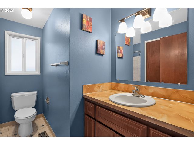 844 Ne BALDWIN Dr, Hillsboro, OR 97124
