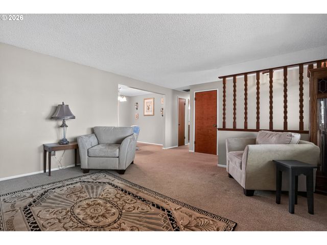 844 Ne BALDWIN Dr, Hillsboro, OR 97124