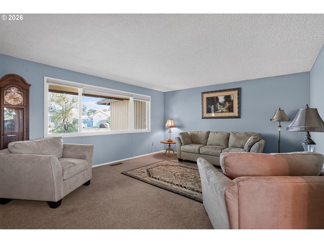 844 Ne BALDWIN Dr, Hillsboro, OR 97124