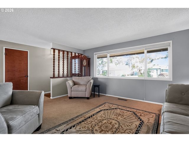 844 Ne BALDWIN Dr, Hillsboro, OR 97124