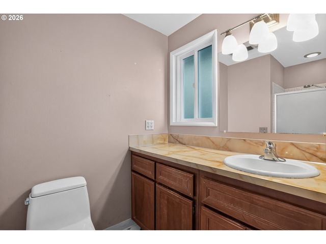 844 Ne BALDWIN Dr, Hillsboro, OR 97124