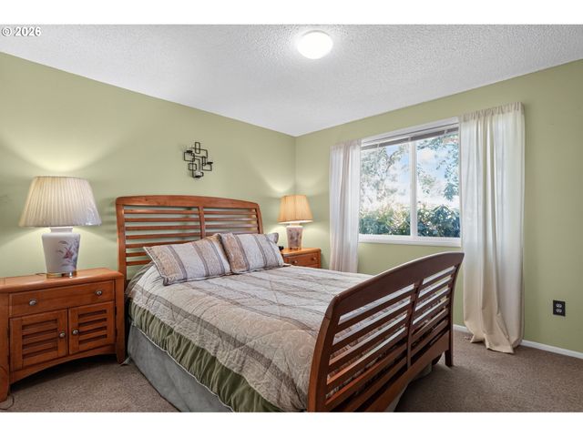 844 Ne BALDWIN Dr, Hillsboro, OR 97124