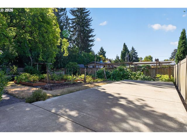844 Ne BALDWIN Dr, Hillsboro, OR 97124