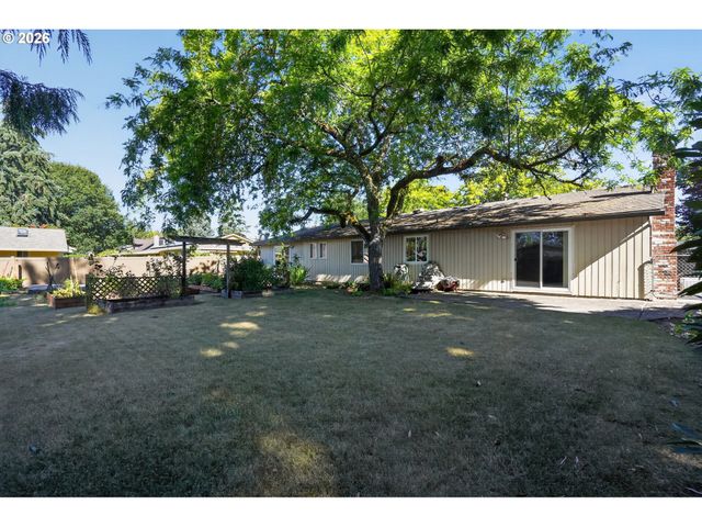 844 Ne BALDWIN Dr, Hillsboro, OR 97124