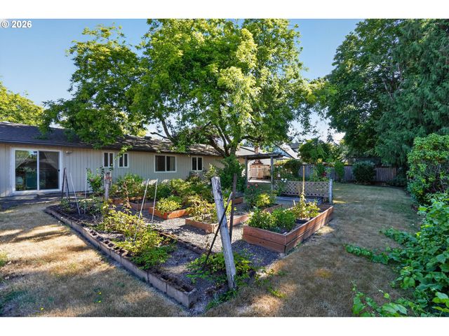 844 Ne BALDWIN Dr, Hillsboro, OR 97124