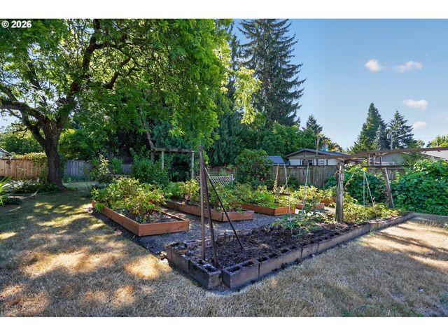 844 Ne BALDWIN Dr, Hillsboro, OR 97124