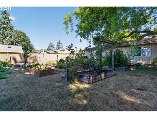 844 Ne BALDWIN Dr, Hillsboro, OR 97124