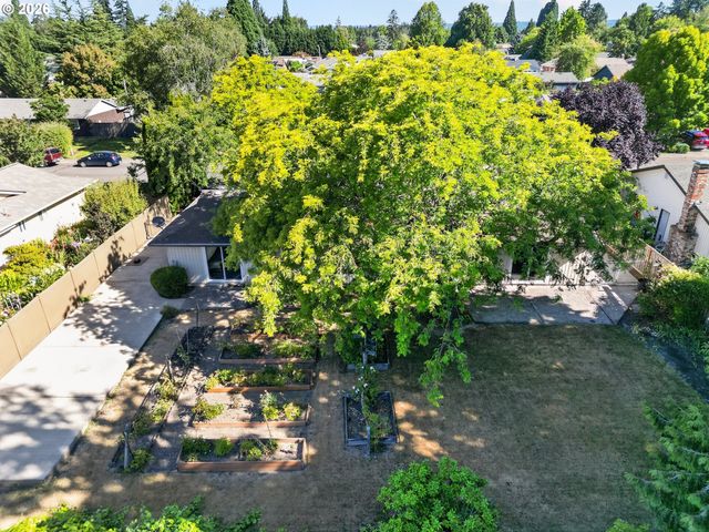 844 Ne BALDWIN Dr, Hillsboro, OR 97124