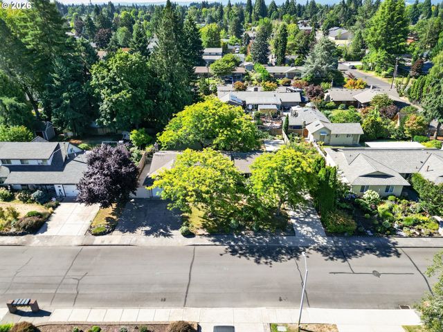 844 Ne BALDWIN Dr, Hillsboro, OR 97124