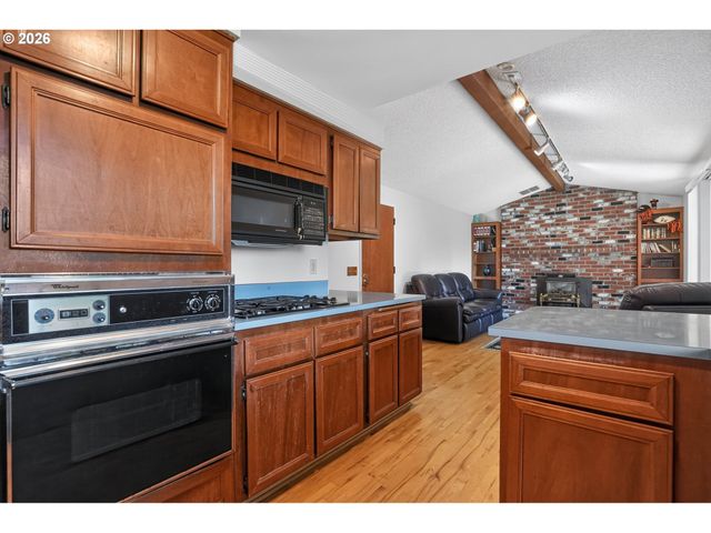 844 Ne BALDWIN Dr, Hillsboro, OR 97124