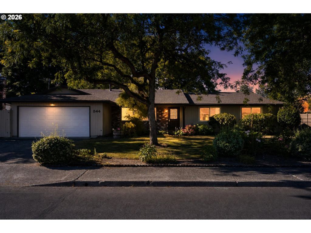844 Ne BALDWIN Dr, Hillsboro, OR 97124
