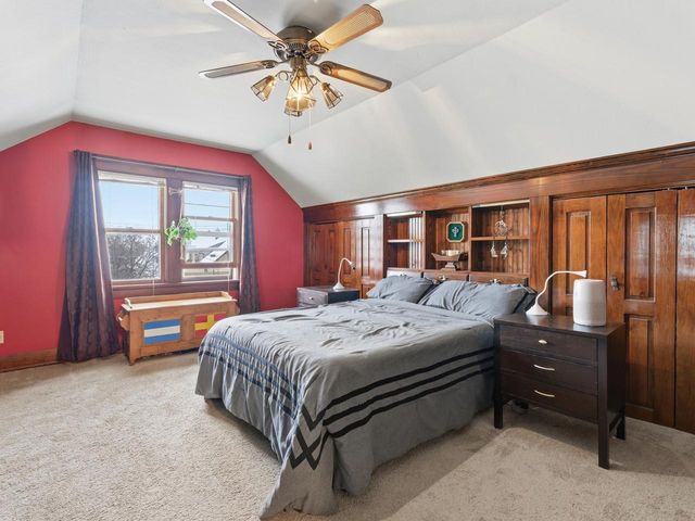 1030 S 21st STREET, Manitowoc, WI 54220