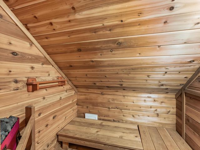 1030 S 21st STREET, Manitowoc, WI 54220