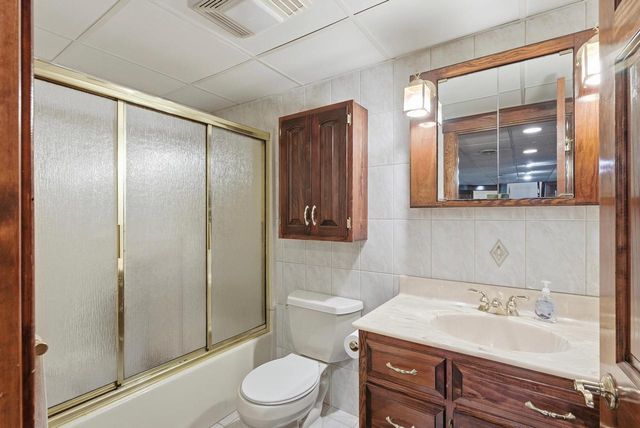 1030 S 21st STREET, Manitowoc, WI 54220