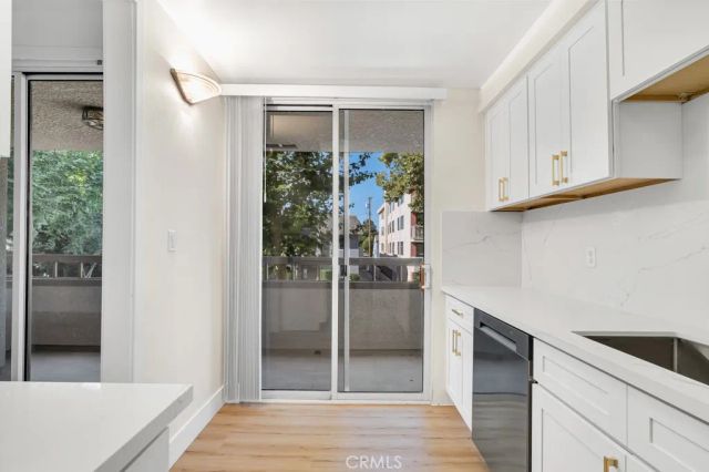 14530 Benefit Street 102, Sherman Oaks, CA 91403